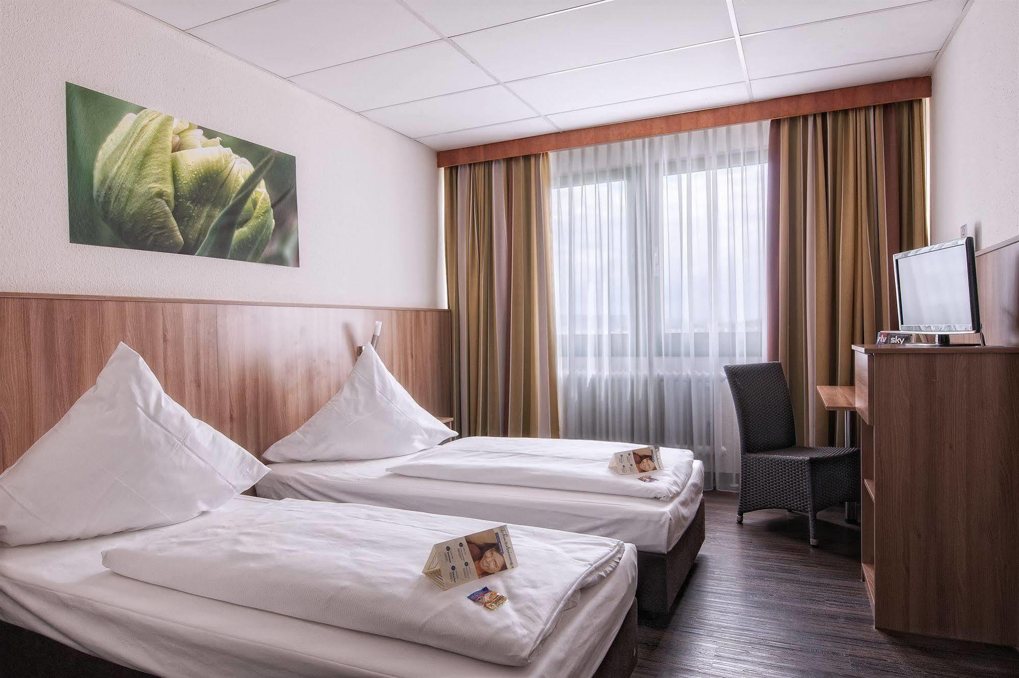 Отель Center Main Franken 3*
